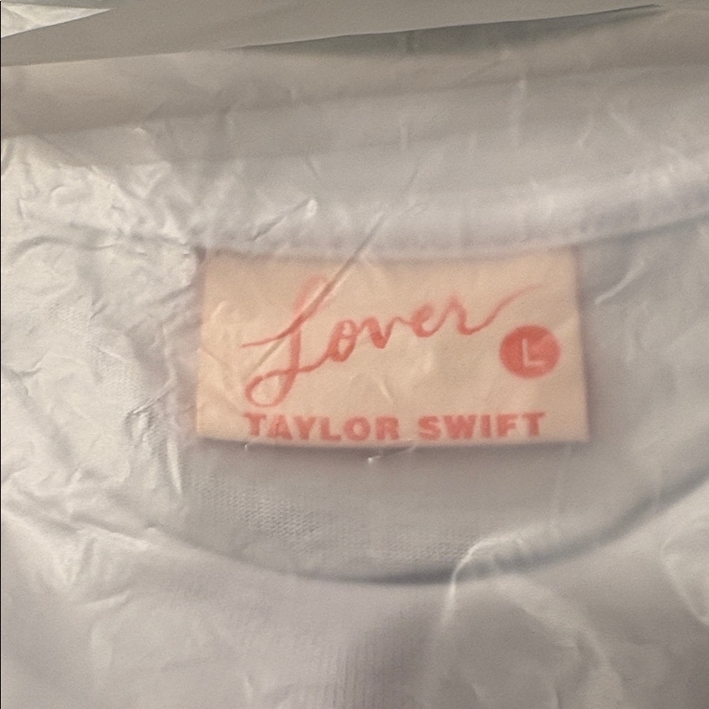 LOVER Lyrics emboldened on this Taylor Top SOLD OUT ON TAYLOR’s OFFICIAL WEBSITE - Picture 12 of 12